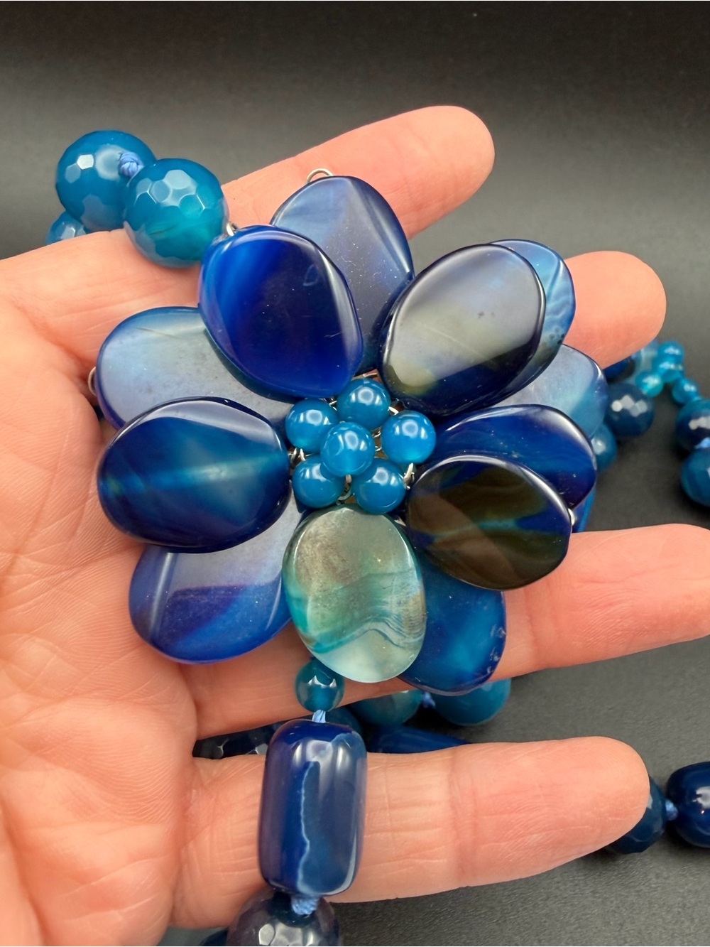 Gorgeous!!! Statement necklace Heavy #K82 Blue Agate or Glass ? Flower accent - Picture 13 of 16